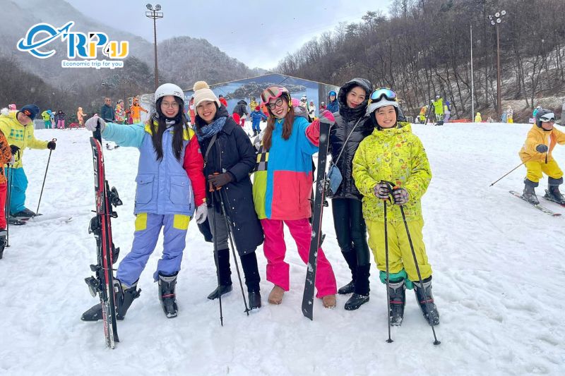 Khách hàng trải nghiệm tour trượt tuyết Hàn Quốc tại Vnbuy Khách hàng trải nghiệm tour trượt tuyết Hàn Quốc tại Vnbuy