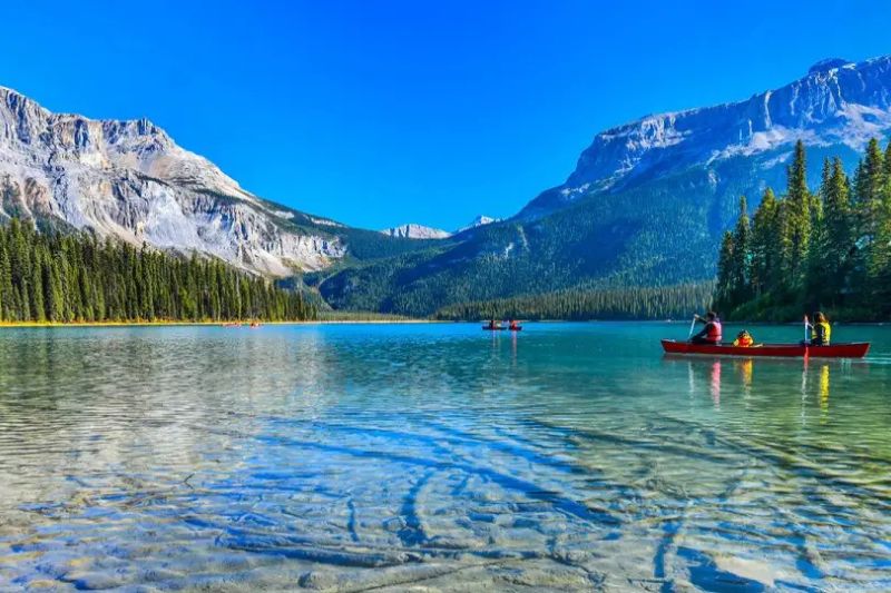 N&ecirc;n đặt v&eacute; đi Canada v&agrave;o thời điểm n&agrave;o?