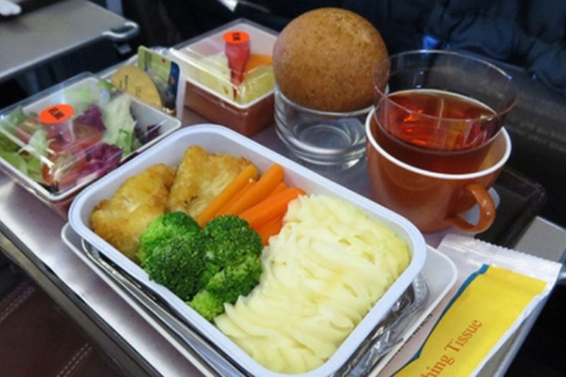 Lưu ý kỹ về các điều kiện hạng vé, suất ăn, hành lý đi kèm Lưu ý kỹ về các điều kiện hạng vé, suất ăn, hành lý đi kèm