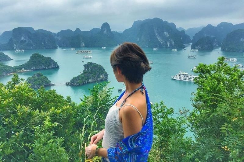 Điểm check-in view to&agrave;n cảnh vịnh Hạ Long tại đảo Titop