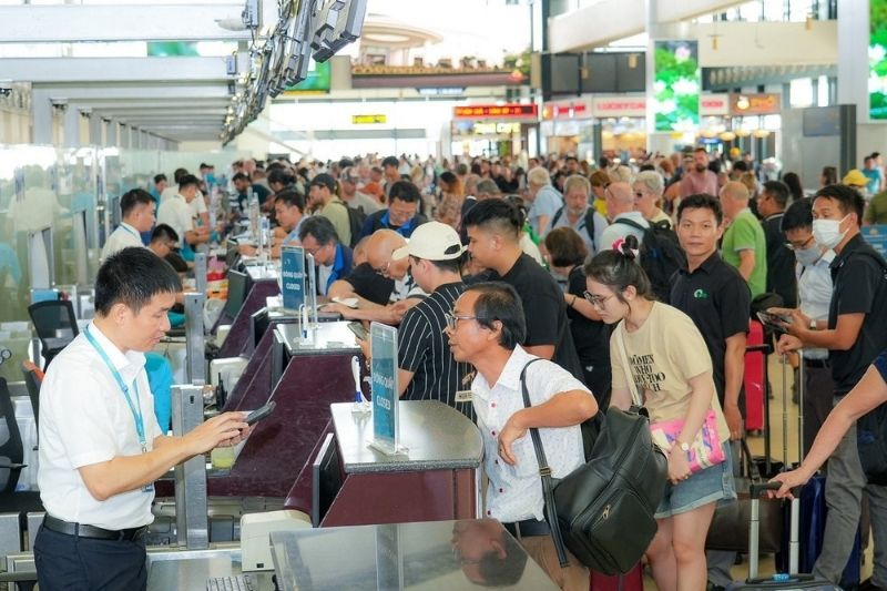 S&acirc;n bay dịp lễ 30/4