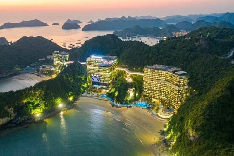 Đảo Cát Bà nhìn từ trên cao Đảo Cát Bà nhìn từ trên cao