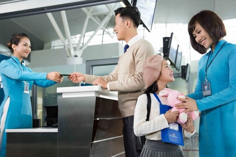 Thủ tục tại sân bay khi học sinh làm thủ tục chuyến bay Thủ tục tại sân bay khi học sinh làm thủ tục chuyến bay