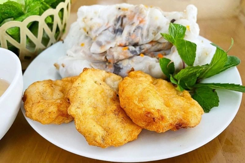 B&aacute;nh cuốn chả mực đặc sản Hạ Long