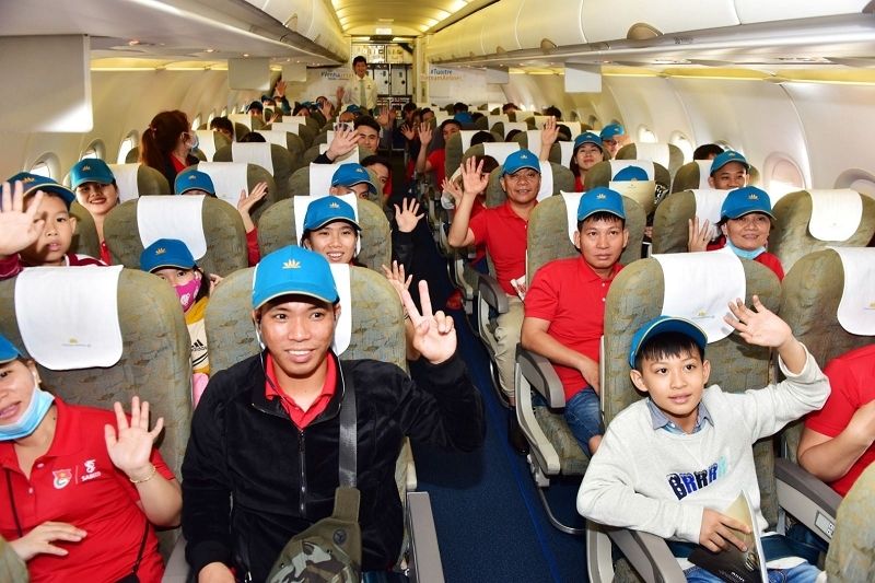 V&eacute; m&aacute;y bay đo&agrave;n tối thiểu bao nhi&ecirc;u kh&aacute;ch?