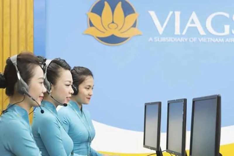 Li&ecirc;n hệ tổng đ&agrave;i Vietnam Airlines để check v&eacute;