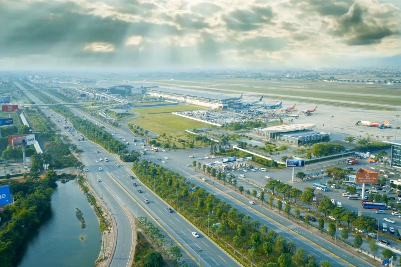 Di chuyển bằng m&aacute;y bay đến Đ&agrave; Nẵng