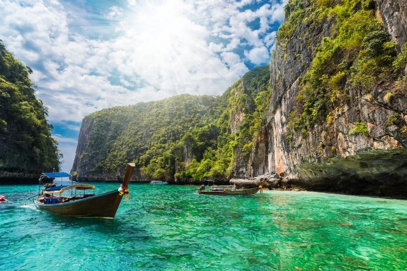 Phuket là một trong những điểm du lịch biển đẹp nhất Thái Lan Phuket là một trong những điểm du lịch biển đẹp nhất Thái Lan
