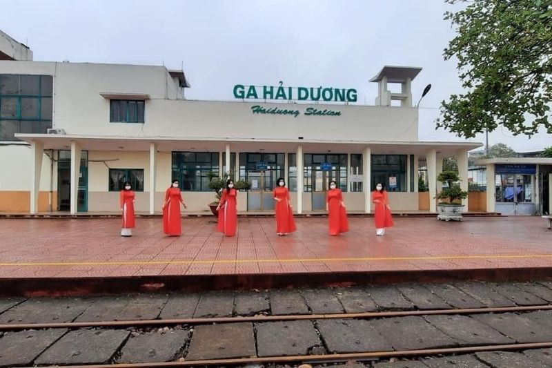 Du khách có thể đến Hải Dương bằng tàu hỏa, xe khách hoặc phương tiện cá nhân Du khách có thể đến Hải Dương bằng tàu hỏa, xe khách hoặc phương tiện cá nhân