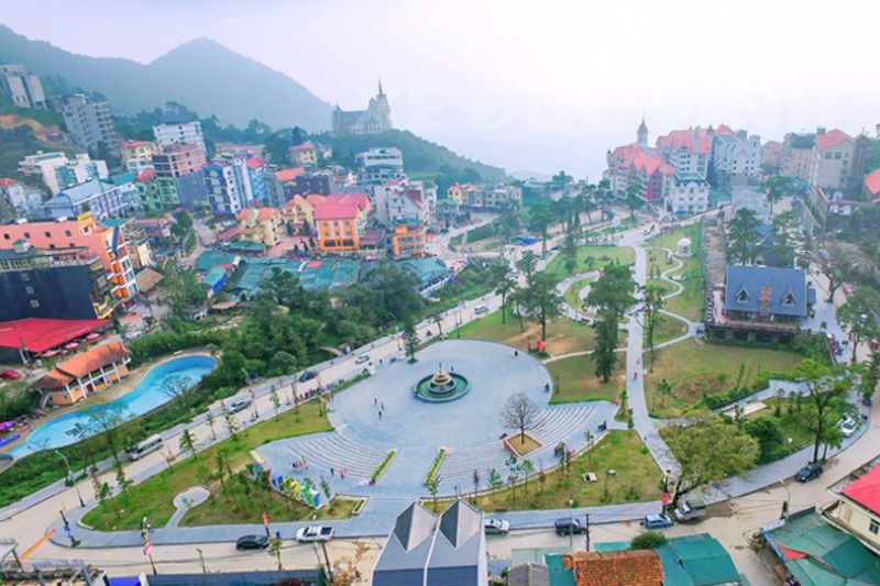 Di chuyển tự túc bằng ô tô cũng là một lựa chọn phù hợp khi đi từ Hà Nội Di chuyển tự túc bằng ô tô cũng là một lựa chọn phù hợp khi đi từ Hà Nội