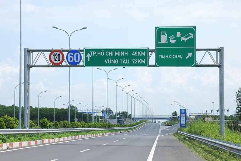 Di chuyển bằng xe máy, ô tô cá nhân Di chuyển bằng xe máy, ô tô cá nhân